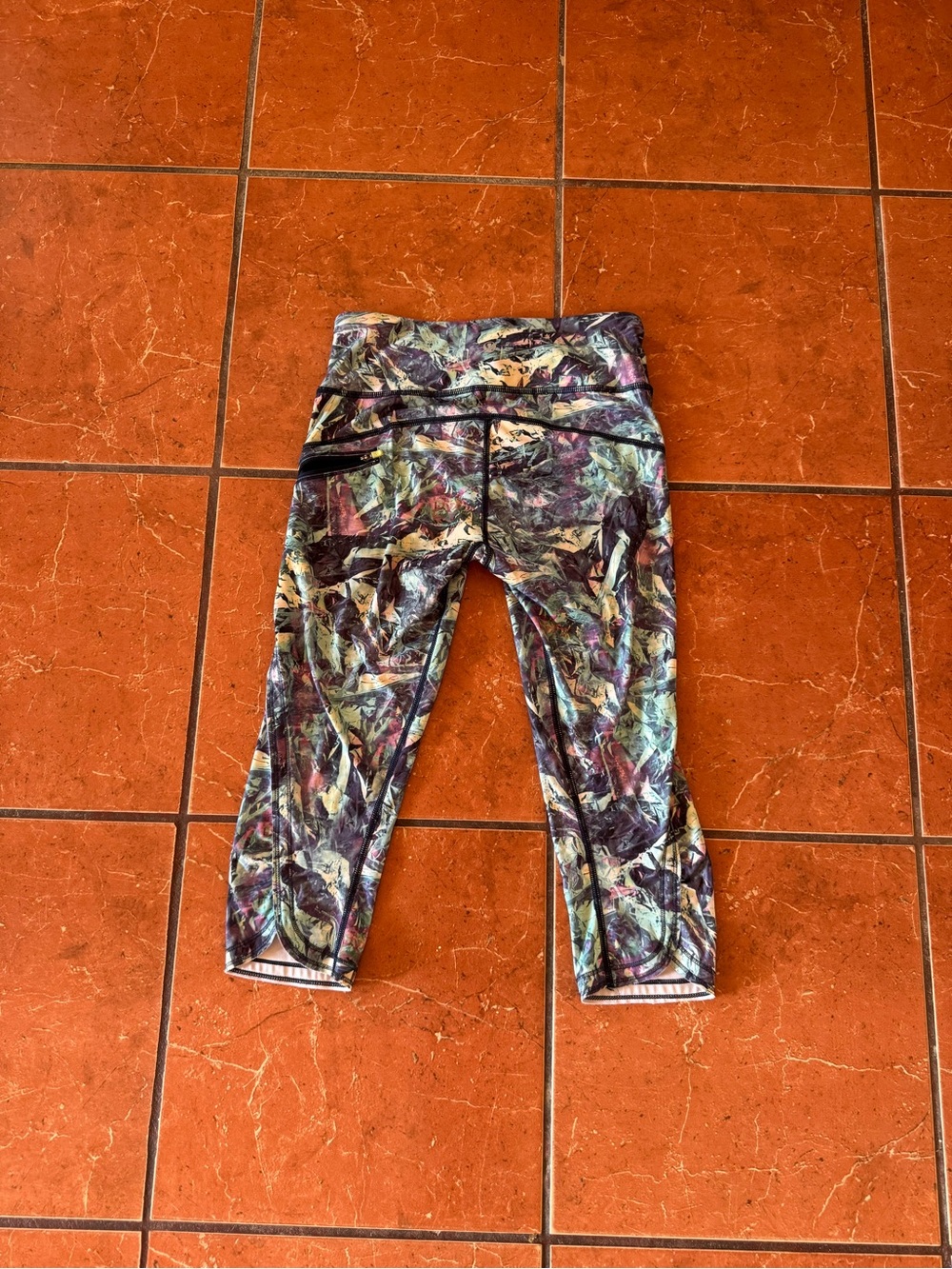 Lululemon Multicolor Floral Print Cropped Leggings Size 4